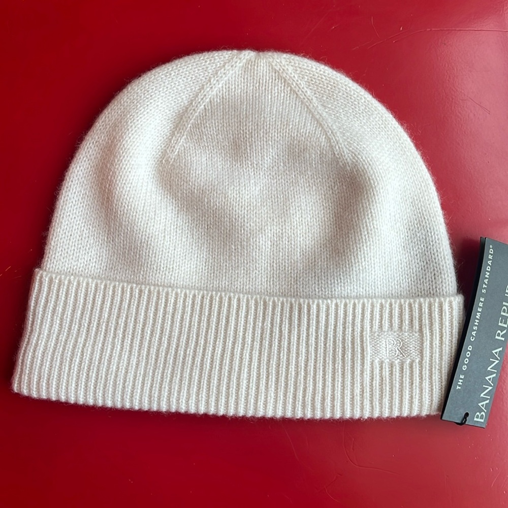 Banana Republic Cashmere winter beanie hat